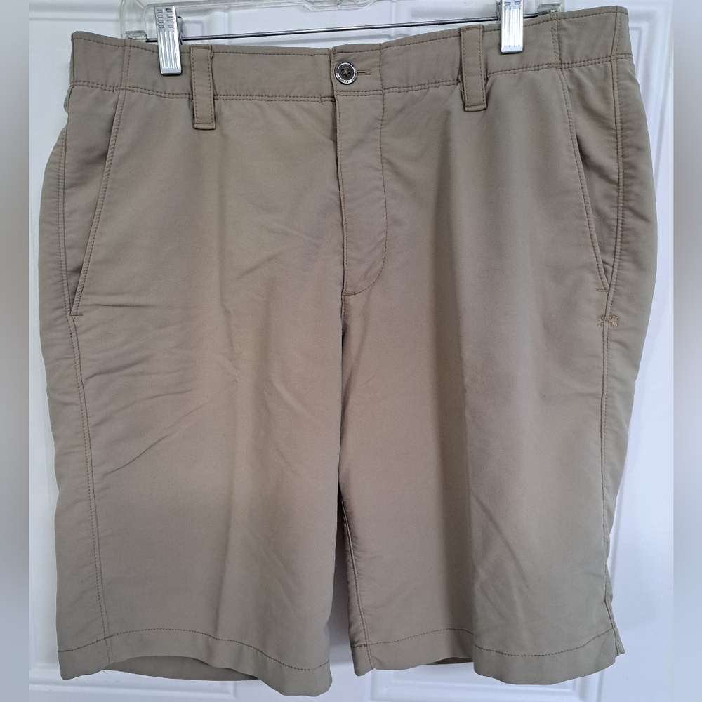 UNDER ARMOUR men's shorts in Tan size 36.